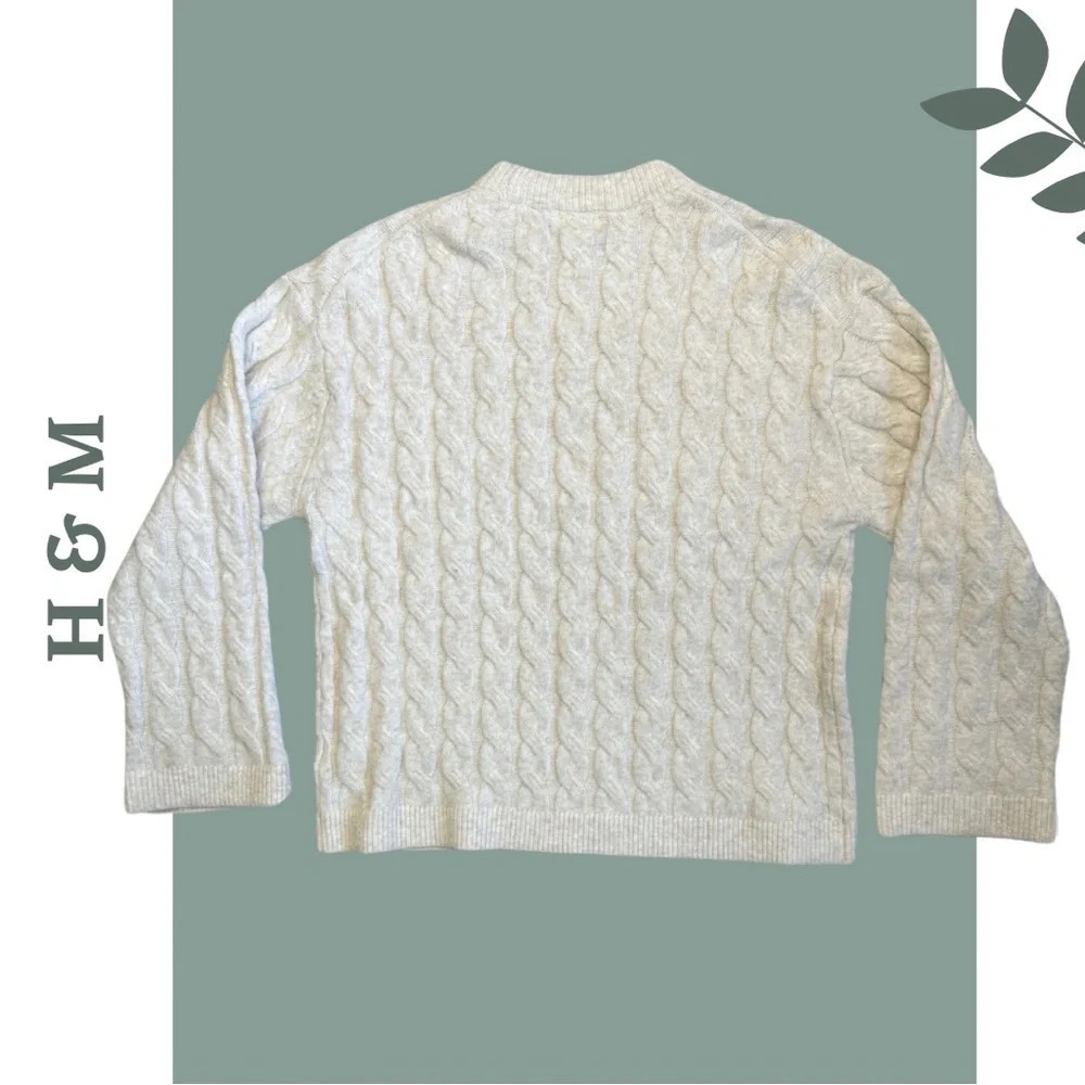🛍️3/$40 H & M Long Sleeve Crew Neck Cable Knit Sweater Cream Size Extra Small